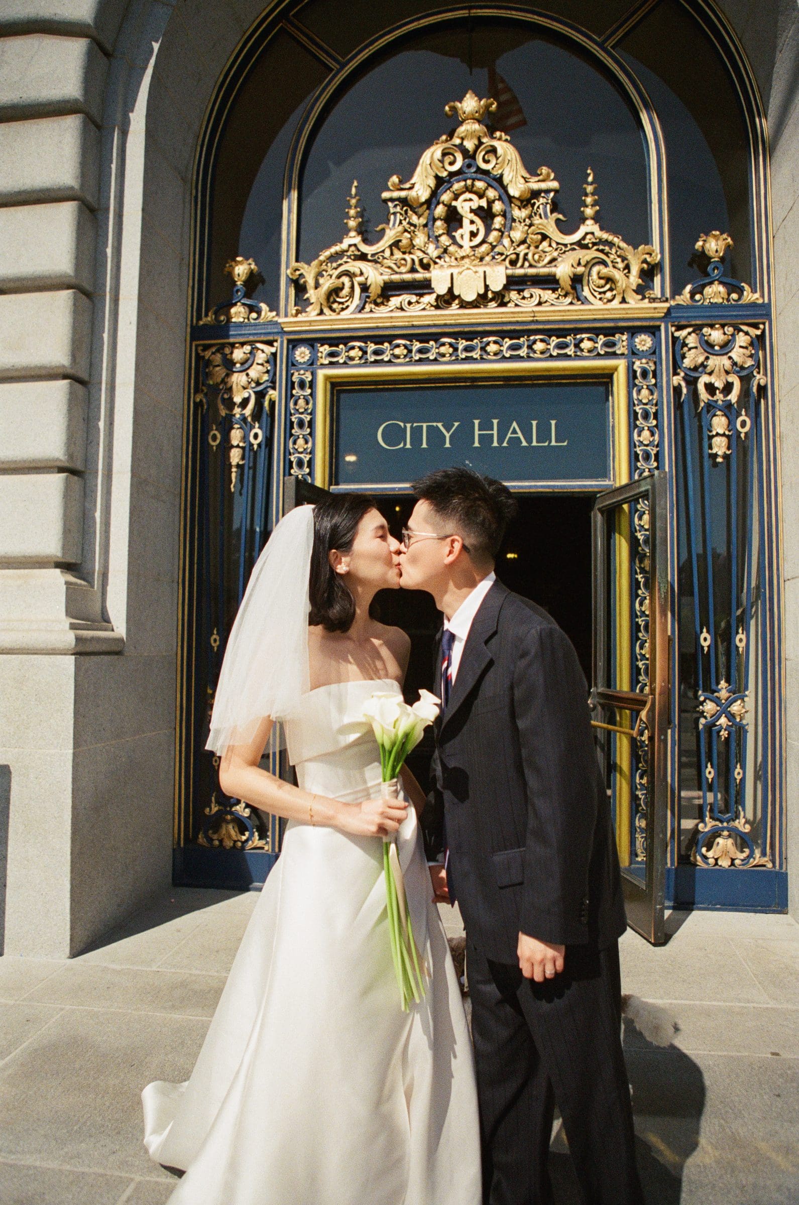 Hsiang kissing Ting in the City Hall doorway, on film