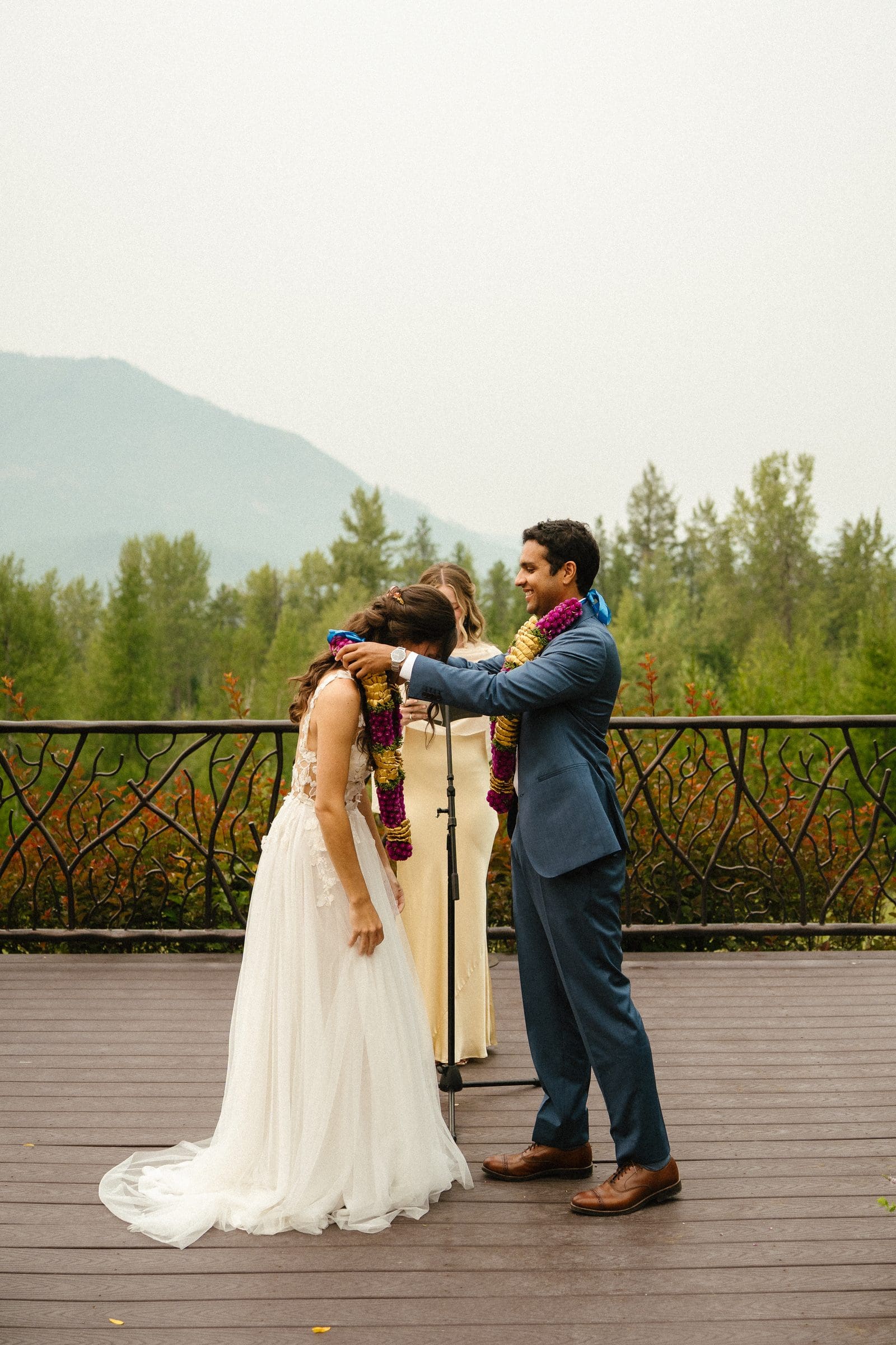 Raj and Isabelle exchanging garlands during the ceremony